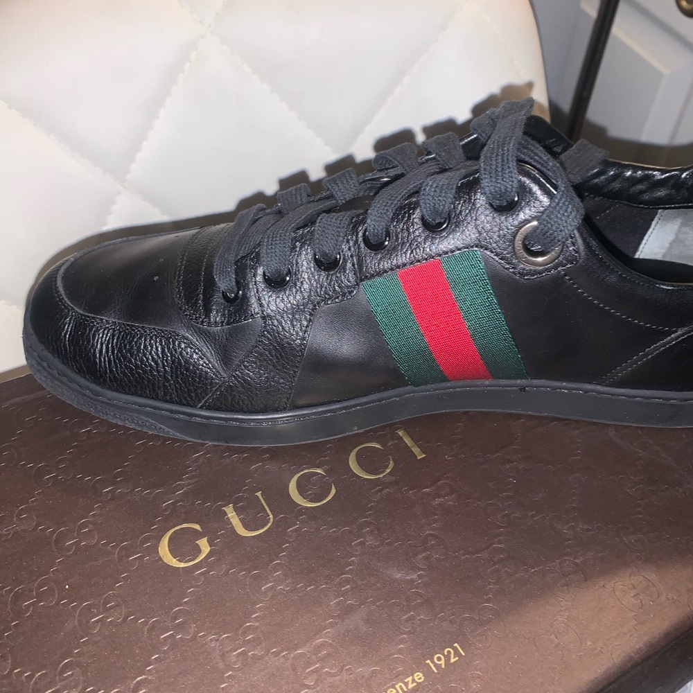 Gucci Black and Green Sneakers with Signature Stripe